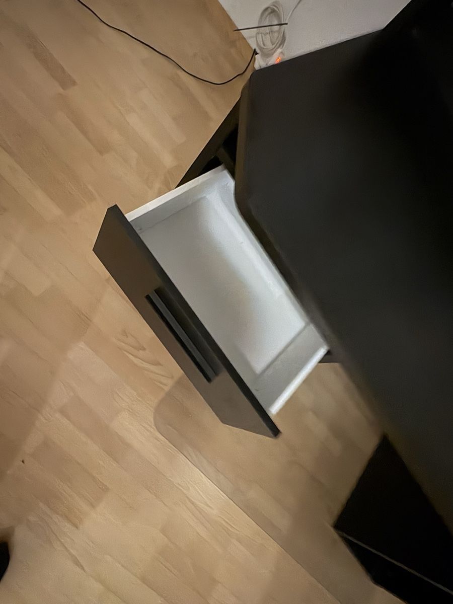 Schreibtische: Schreibtisch schwarz  – Gebraucht aus Oberwil (Dägerlen) von 1997 2