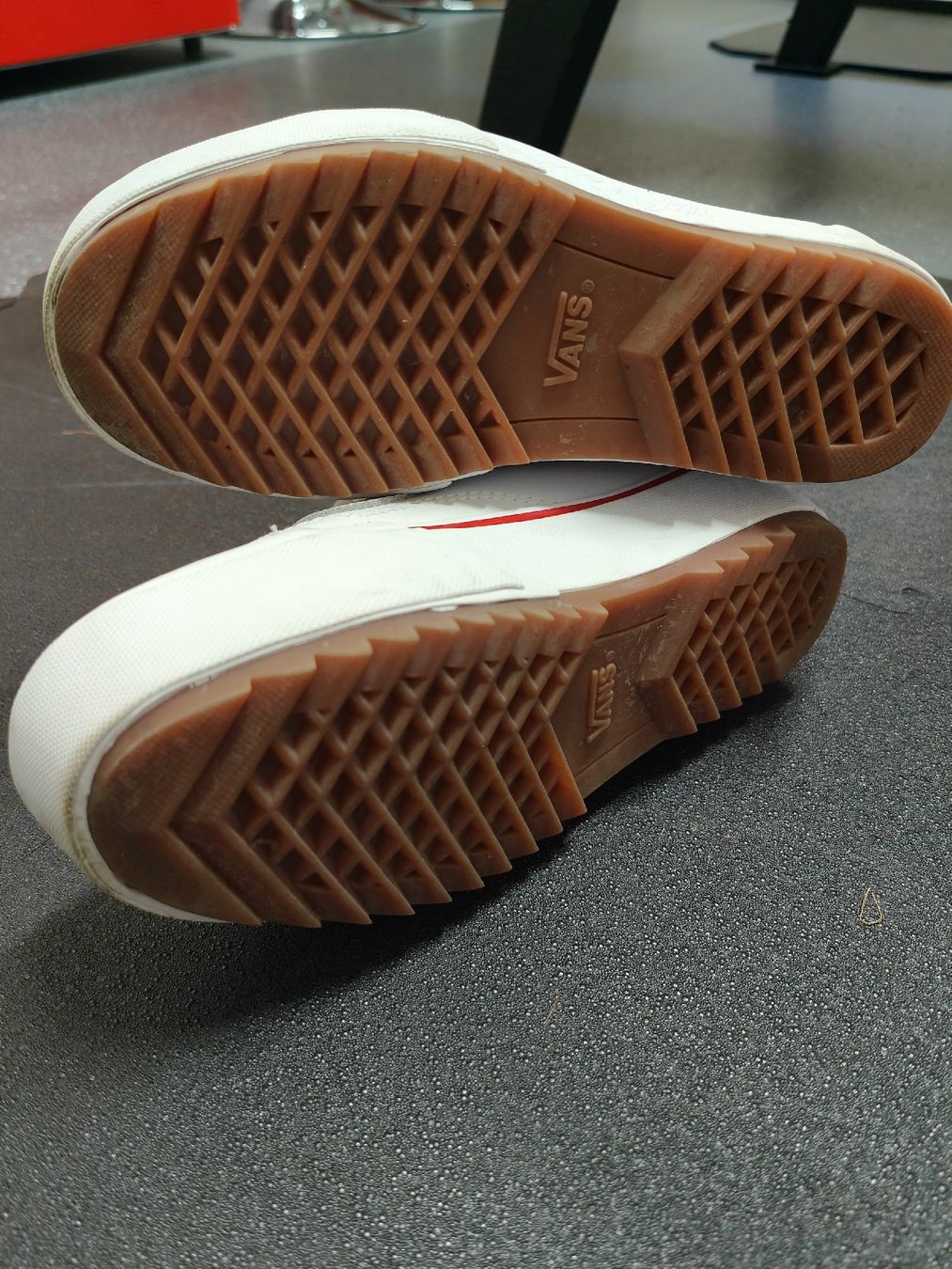 Chaussures femmes: Vans  – D'occasion à Veltheim AG par Di.N.C.G 4