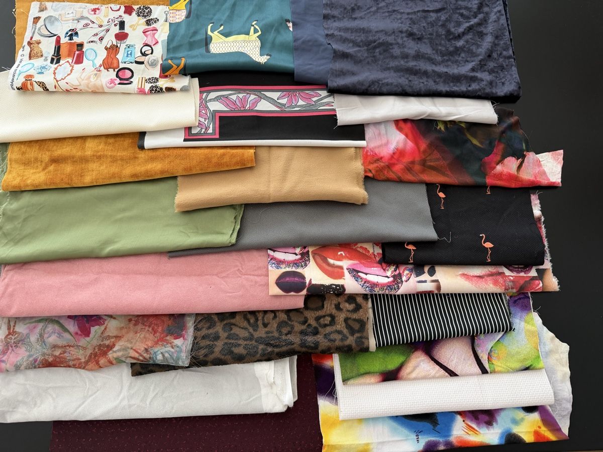 Tissus: Stoffreste verschiedene Muster und Farben.  – Neuf (Voir description) à Winterthur par tat_ky5h