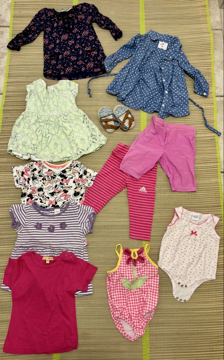 Lotti & Set di vestiti: Kleiderpaket für Mädchen, 64-teilige,  Gr.74!!! – Usato da Einsiedeln venduto da sum_xm7z 2