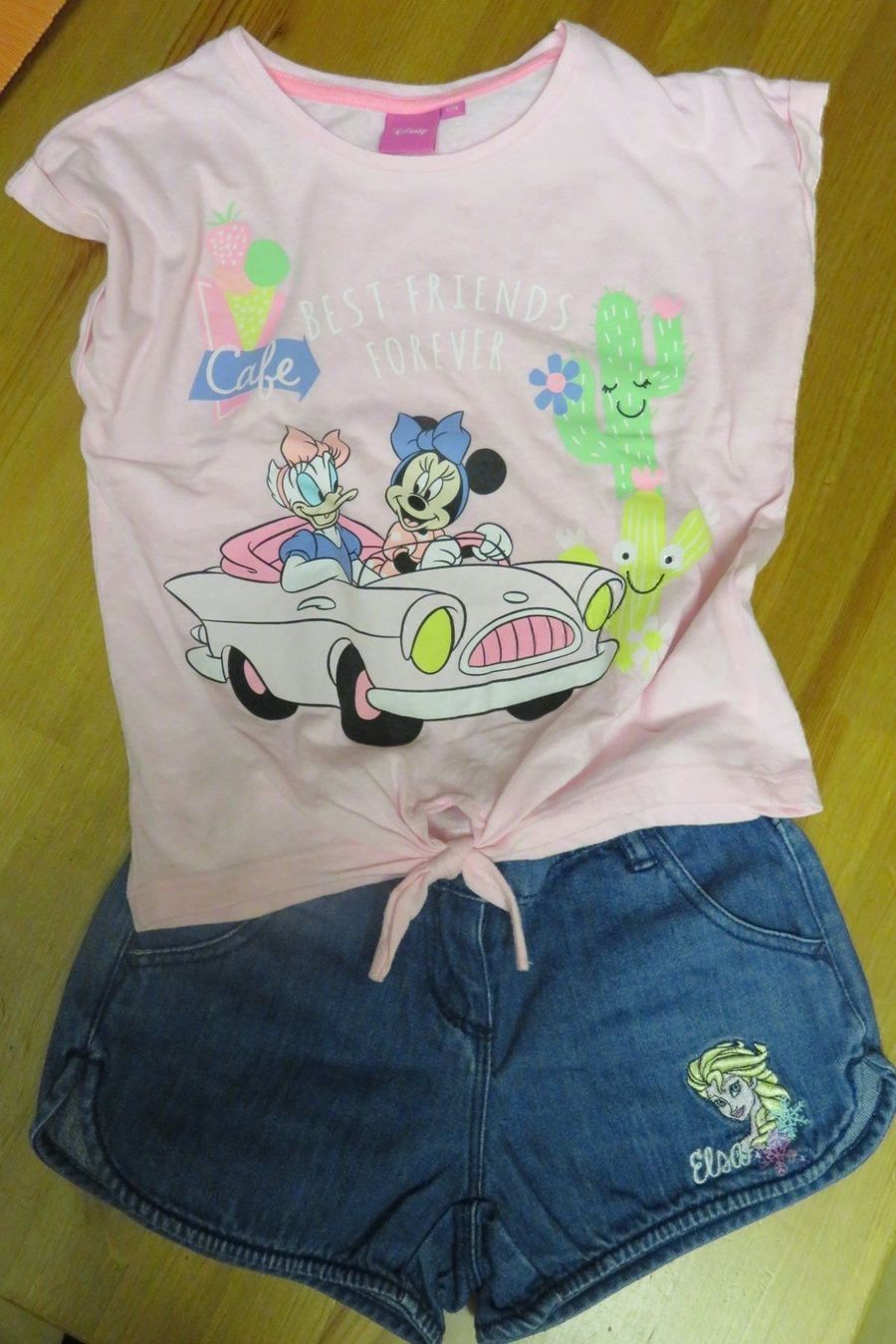 Disney Camicette, T-shirt & Top: T-Shirt in Gr. 128 – Usato da Steckborn venduto da Bibendum02 4