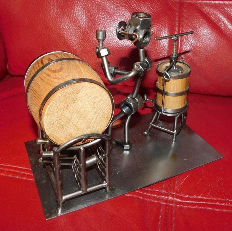 Sculture & Statue: Schraubenmännchen, Winzer, 13 x 23   H 18 cm – Usato da Villnachern venduto da Schnugelchen 3