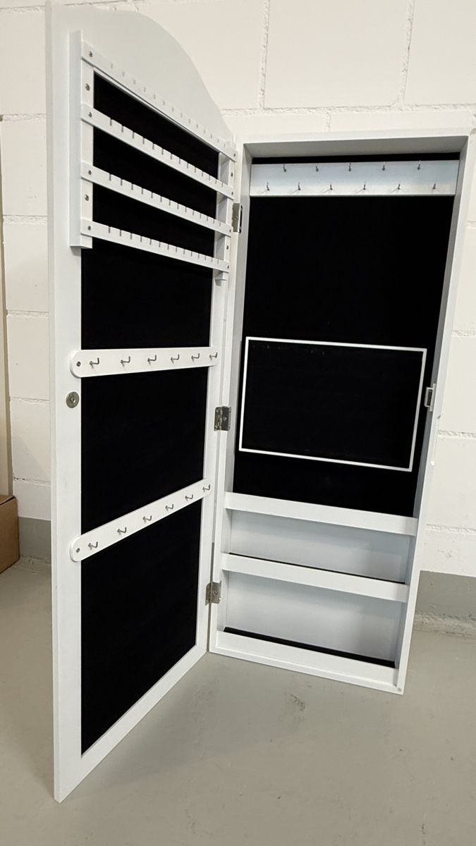 Armadietti a specchio: Armoire à bijoux de grande taille avec miroir – Usato da Muri b. Bern venduto da ptracol