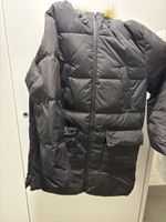 Schwarze Winterjacke