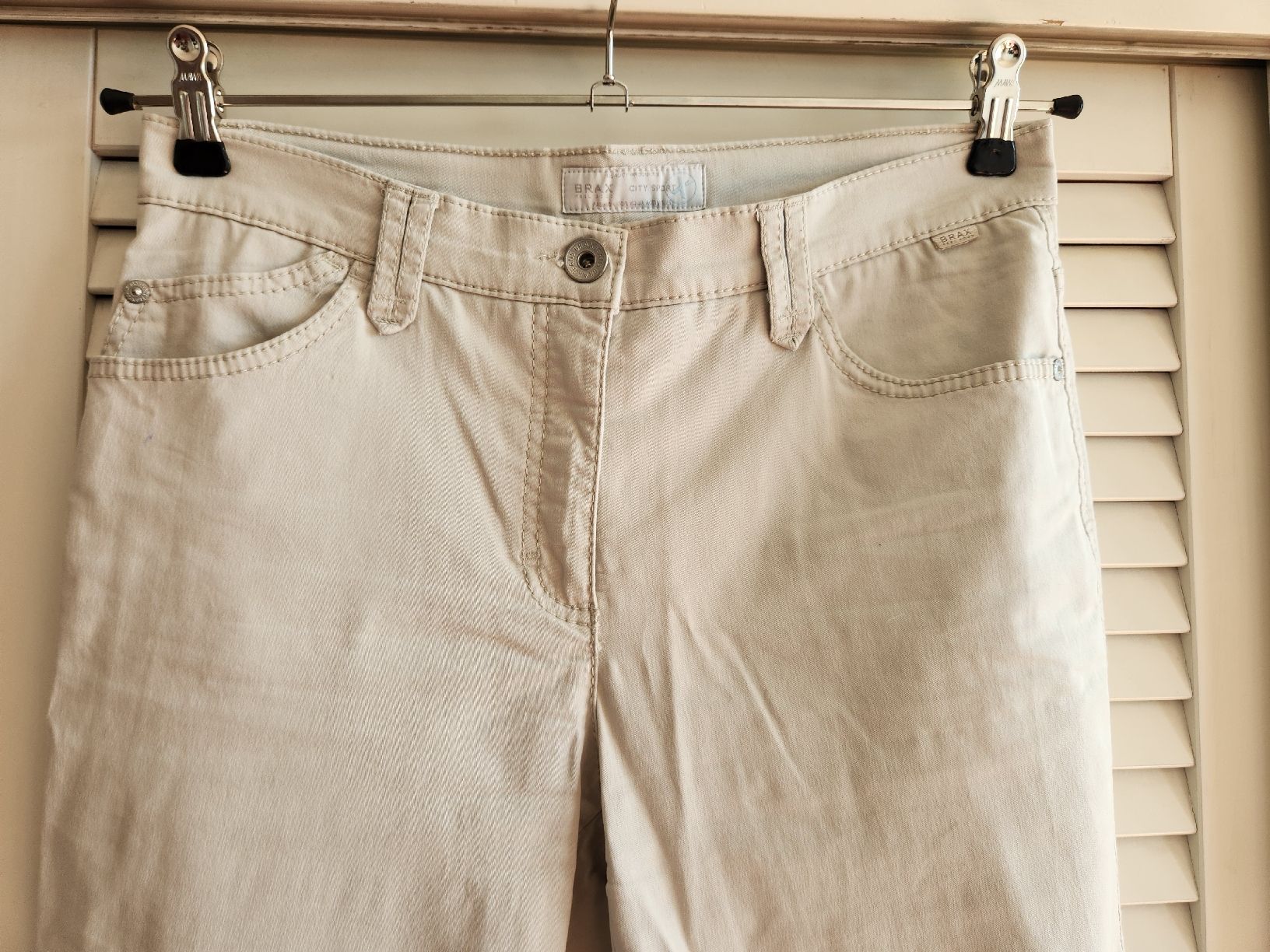 Brax Jeans: Brax jeans beige sable. Taille US 27/32 – Gebraucht aus Lausanne von man_rw9q 2