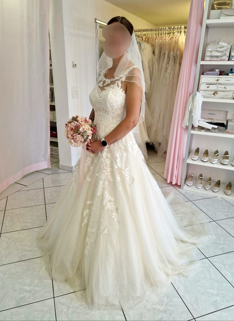 Robes: Hochzeits-/Brautkleid Grösse 40 – D'occasion à Dreien par vaniih93 1