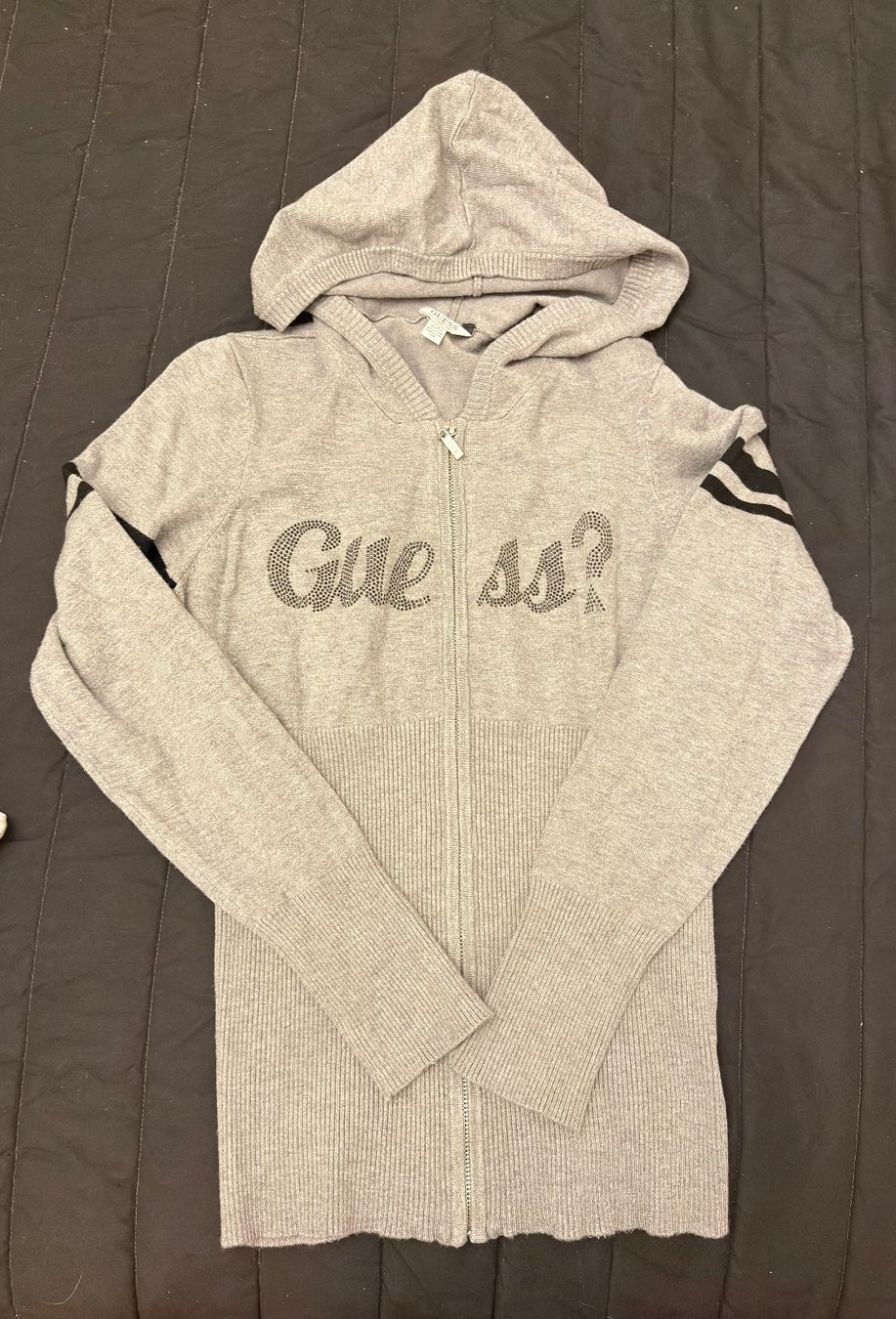 Guess Vestes: • GUESS Sweatjacke • – D'occasion à Basel par mendoza13
