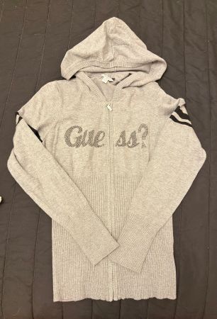• GUESS Sweatjacke •
