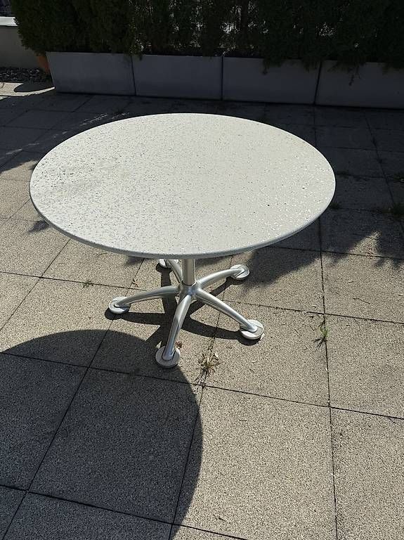 Tavoli: Praktischer Gartentisch zu verschenken – Usato da Ennetbaden venduto da Muckel4