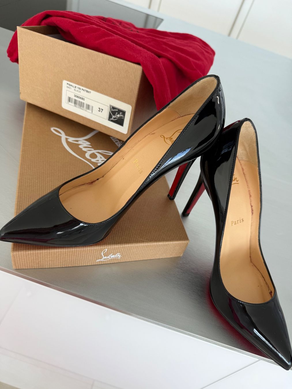 Christian Louboutin Damenschuhe: LOUBOUTIN 10 CM noir vernis 37 – Gebraucht aus RICHTERSWIL von mftjt63