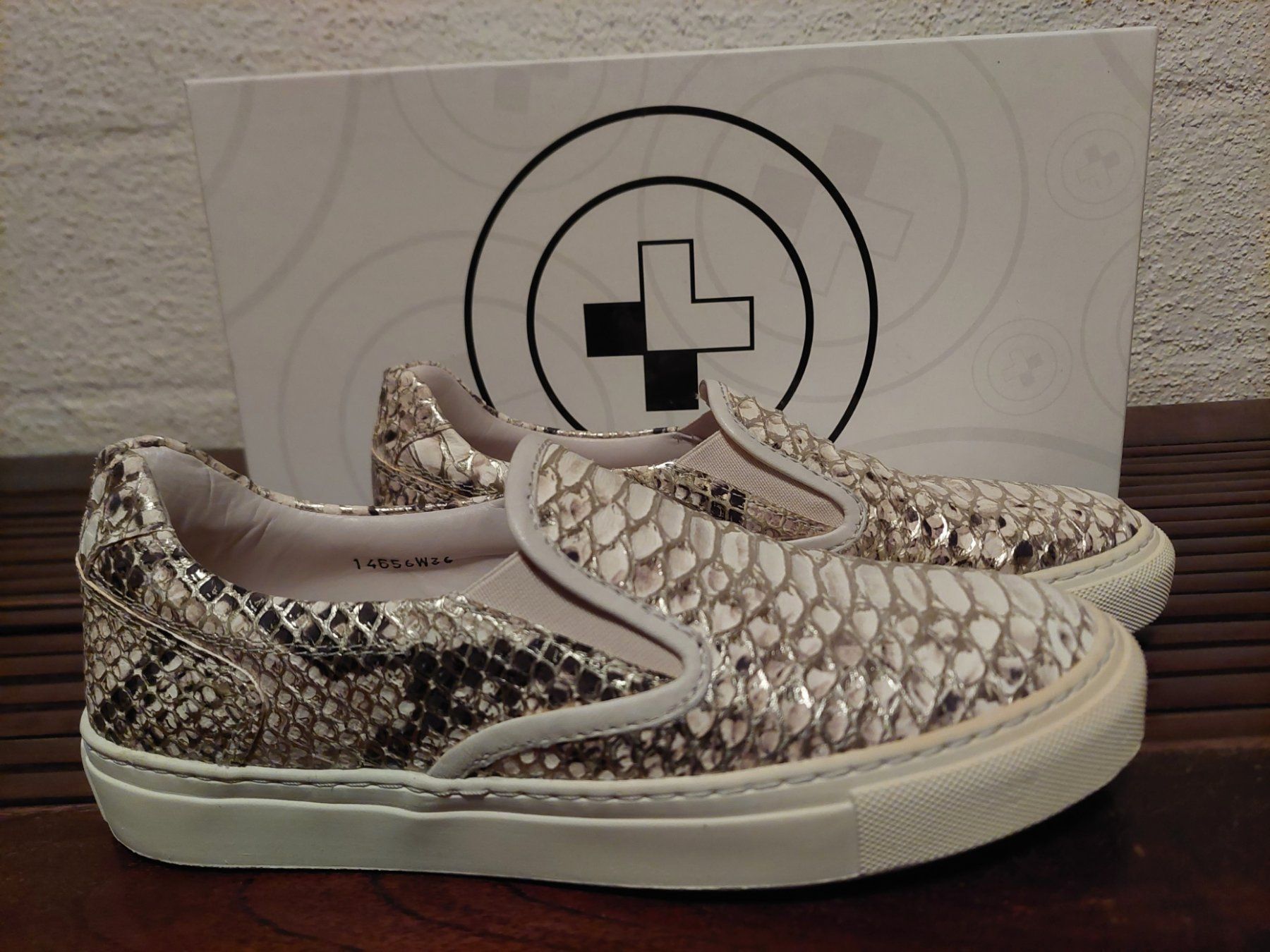 Scarpe da donna: gino-b . Lamu Anaconda Gold 36 – Nuovo e nell'imballaggio originale da Besenbüren venduto da teluride89