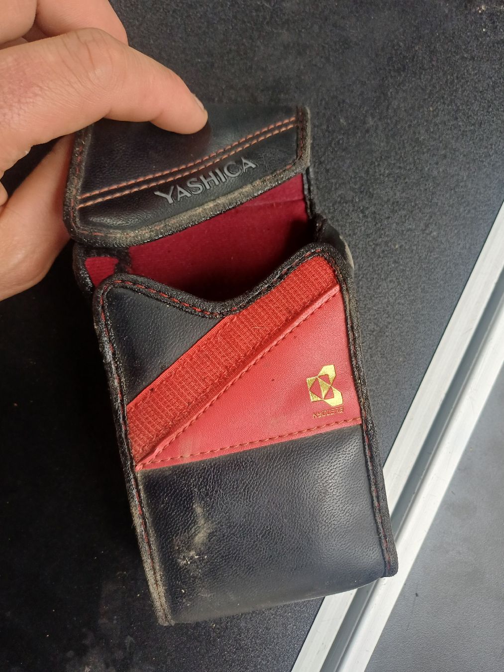 Yashica Fotocamera: Yashica AF Kompaktkamera inklusive Tasche – Difettoso da Wangenried venduto da Recycler94 2
