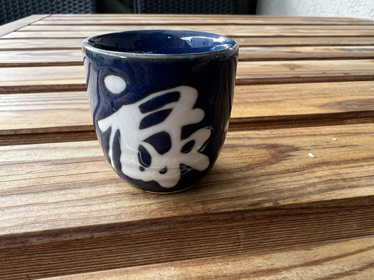 Services de table: Sake Set Karaffe mit 4 Tassen blau mit Schriftzeichen – Neuf (Voir description) à Zürich par phi_9mwv 2