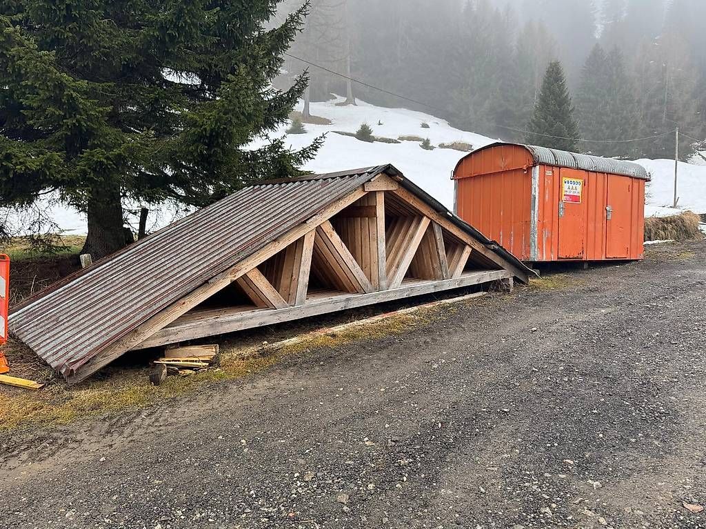 Contenitori edile: Capriate in legno  – Usato da Ludiano venduto da Nanteboy