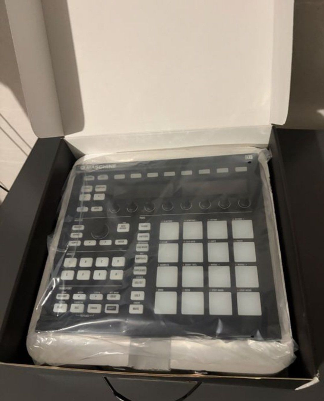 Native Instruments Musikinstrumente: Native Intstruments Maschine MK2 inkl. original Stand - Top! – Gebraucht aus Schaffhausen von dan_h6hm 5