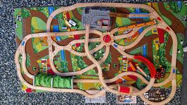 Holzeisenban - Riesenpaket von Hape, IKEA und Brio