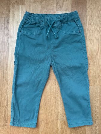 Coole, grüne Sommerhose für Jungen, Grösse 86, Top Zustand