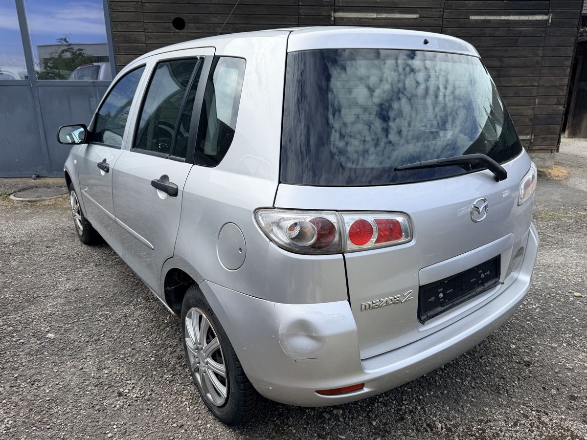 Mazda Automobili: Mazda 2 1.4 Benzin mit klima jg2005 132000km  – Usato da Bern venduto da Kamjan 4