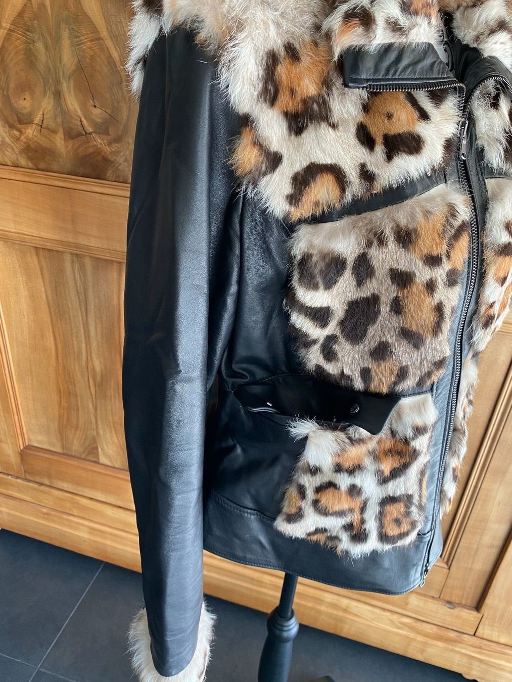 Giacche: VESTE Cuir, souple ,devant fourrure T 38 NEU – Nuovo (secondo la descrizione) da Porrentruy venduto da SYANKA 2
