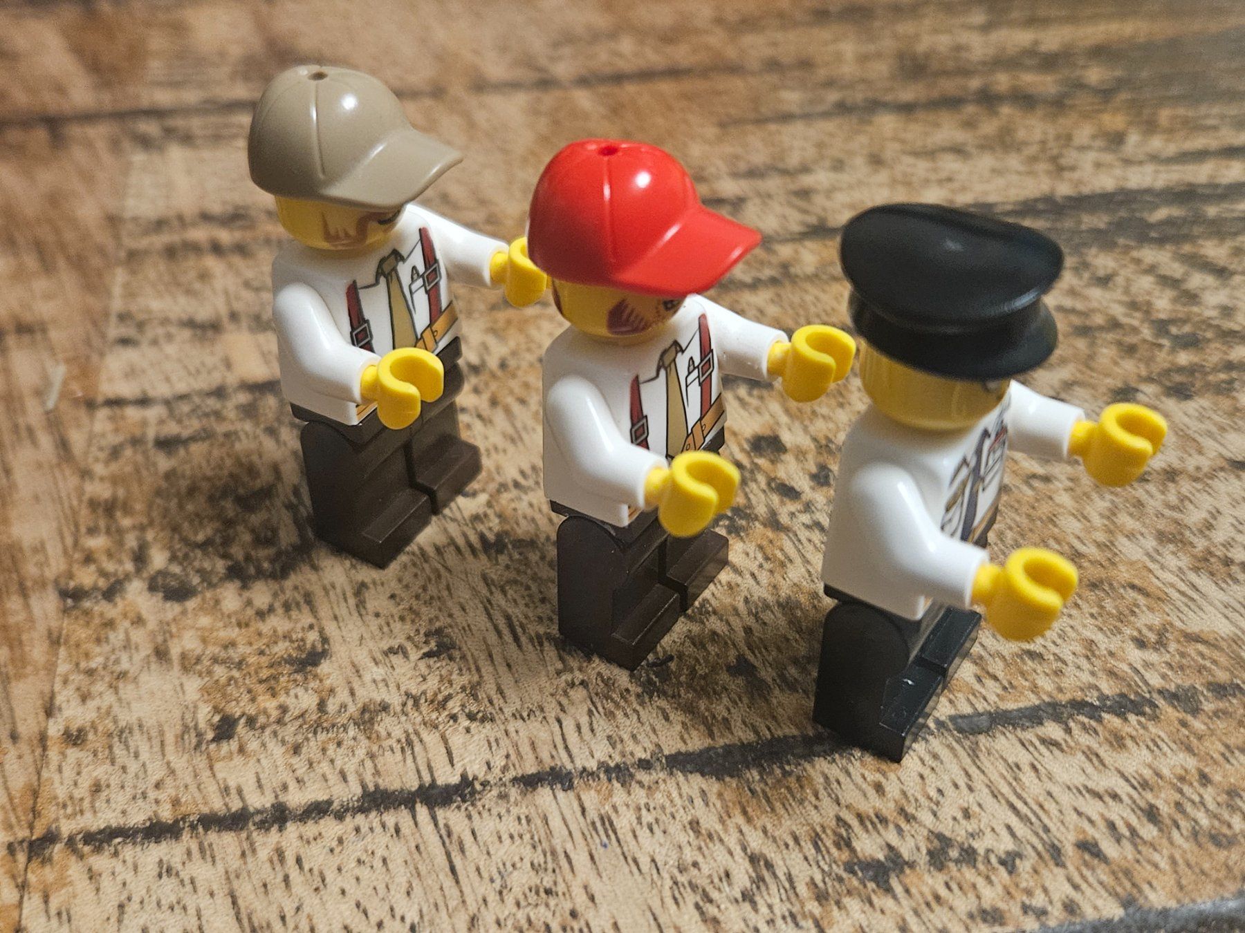 Lego Kit di costruzioni: lego lot de 3 figurines – Usato da Confignon venduto da Ecrofigs 3