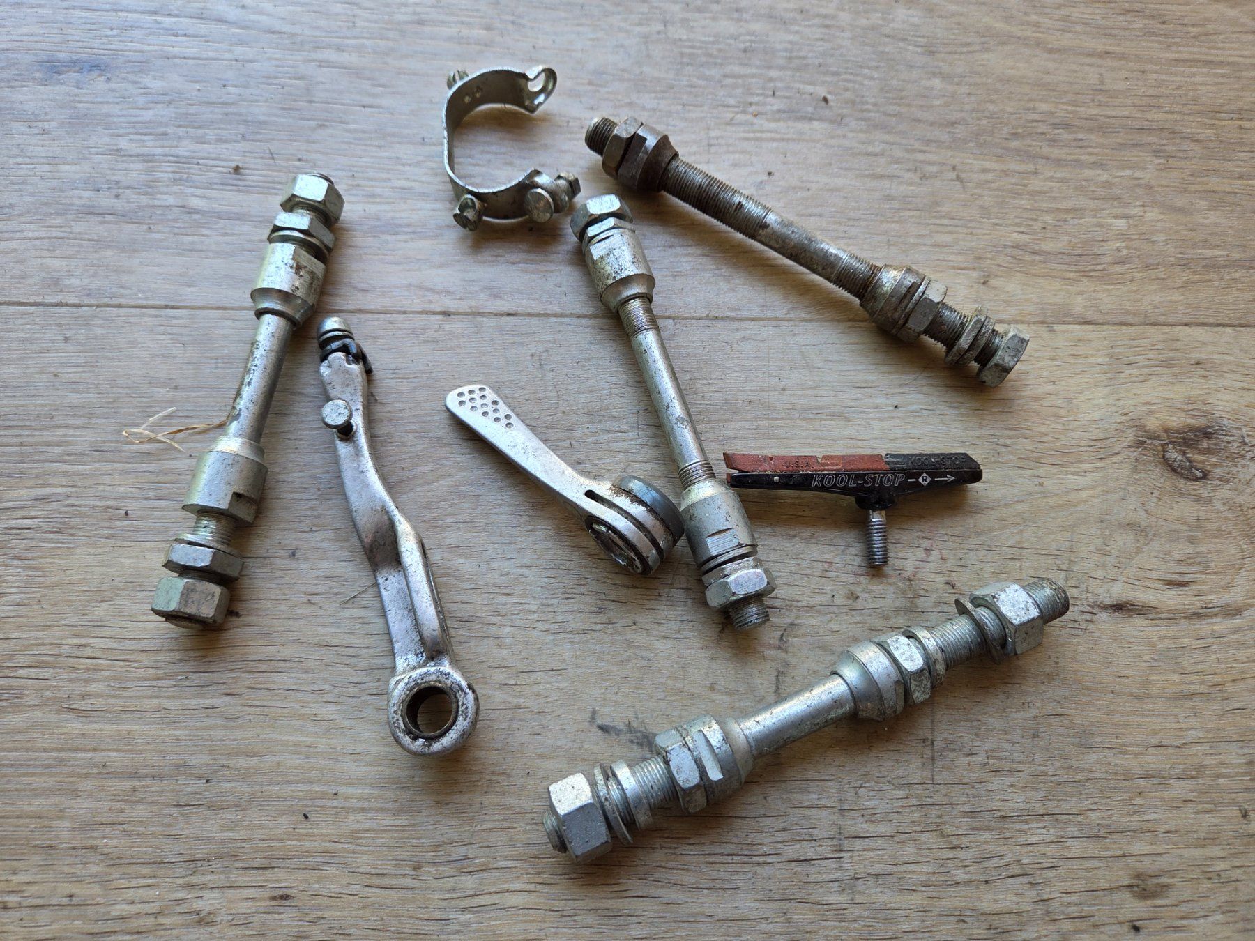 Ersatzteile: Velo Achsen, Schalter.... – Gebraucht aus frümsen von Sailem