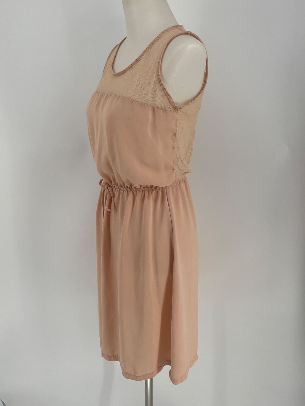 Vestiti: Leichtes Kleid Gr. M mit Spitze in altrosa – Usato da Auenstein venduto da moin. 1