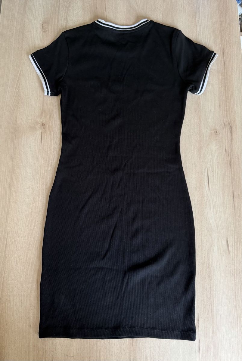 Guess Vestiti: GUESS BLACK RIBBED MINI DRESS – Nuovo (secondo la descrizione) da Genève venduto da yav_9r9f 2