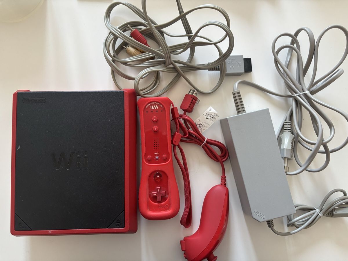 Nintendo Console: Wii rouge  – Usato da La Chaux-de-Fonds venduto da DANIELA19961996