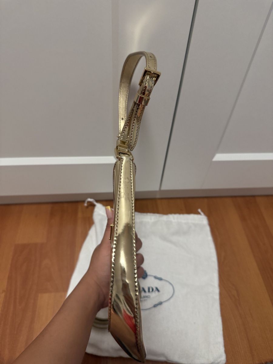 Prada Taschen für Damen: Prada Schultertasche Metallic Gold – Gebraucht aus Lohn-Ammannsegg von aemu12 4