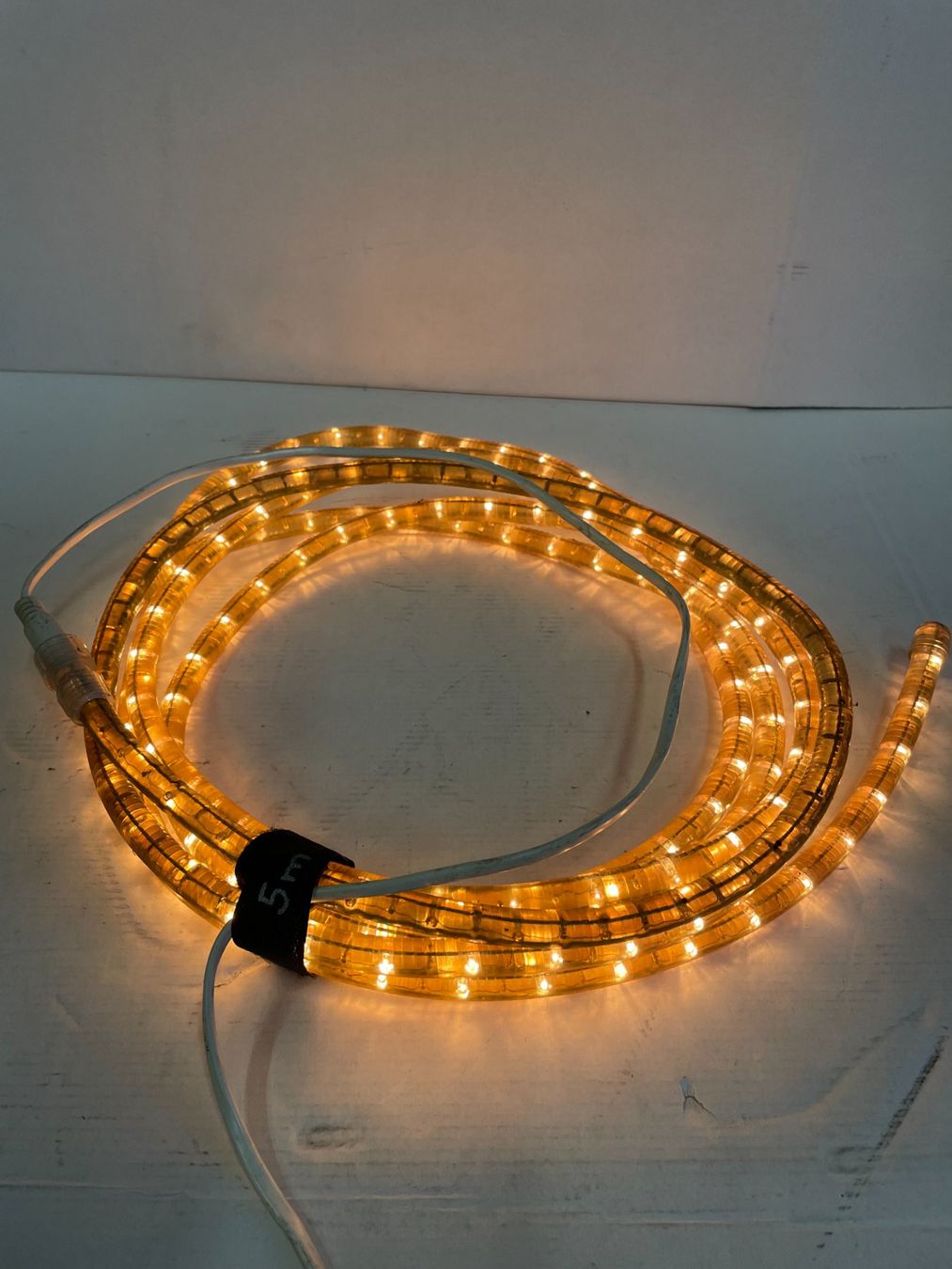 Ghirlande e barre luminose: Rubberlight gelb, gebraucht ca. 5m  (A100) – Usato da Däniken SO venduto da Profog1 2