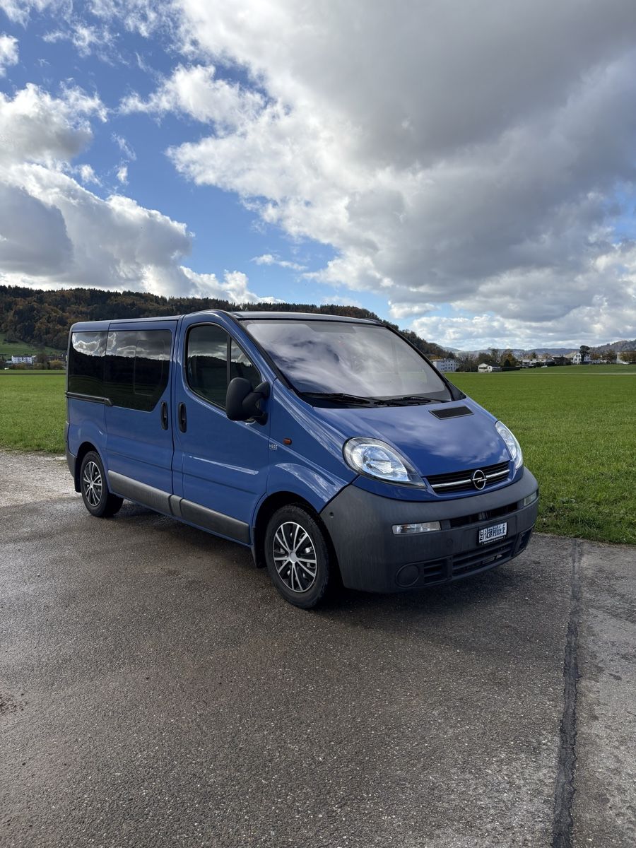 Opel Automobili: Opel Vivaro 9 Plätzer AUTOMAT – Usato da Zürich venduto da Jes_4