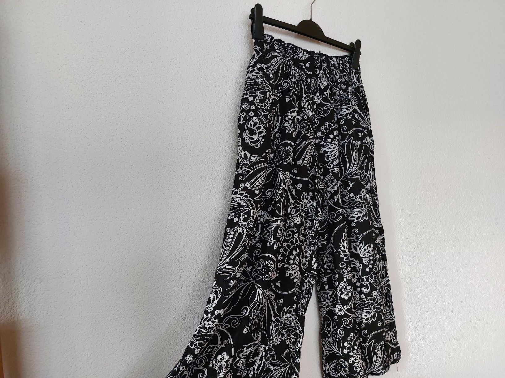Pantaloni: Damen Sommerhose mit Schlitz  – Usato da Effingen venduto da roe_7mb7 1