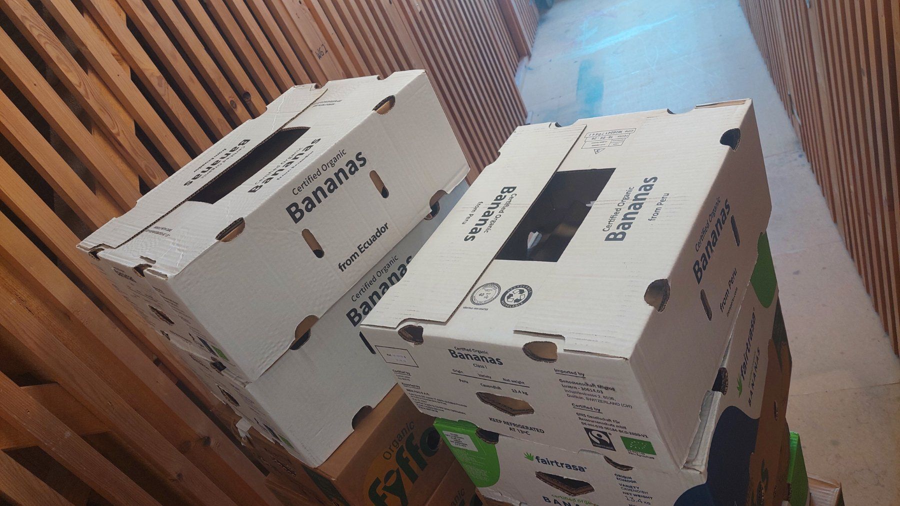 Cartoni: 15 Bananen Kartons – Usato da Schmerikon venduto da AB92 1