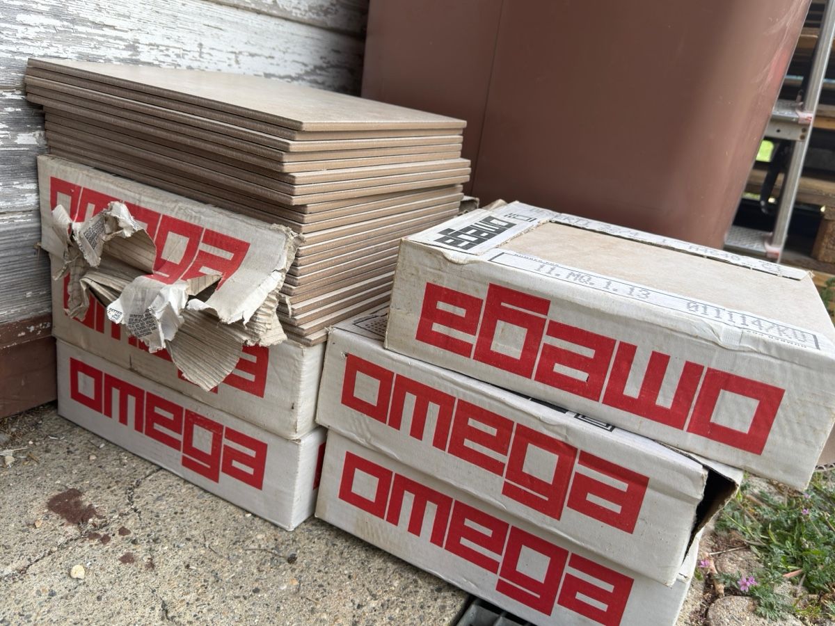 Rivestimenti per pavimenti: Carrelage intérieur Omega beige clair, env. 7-8m2 – Usato da Riddes venduto da Elina.