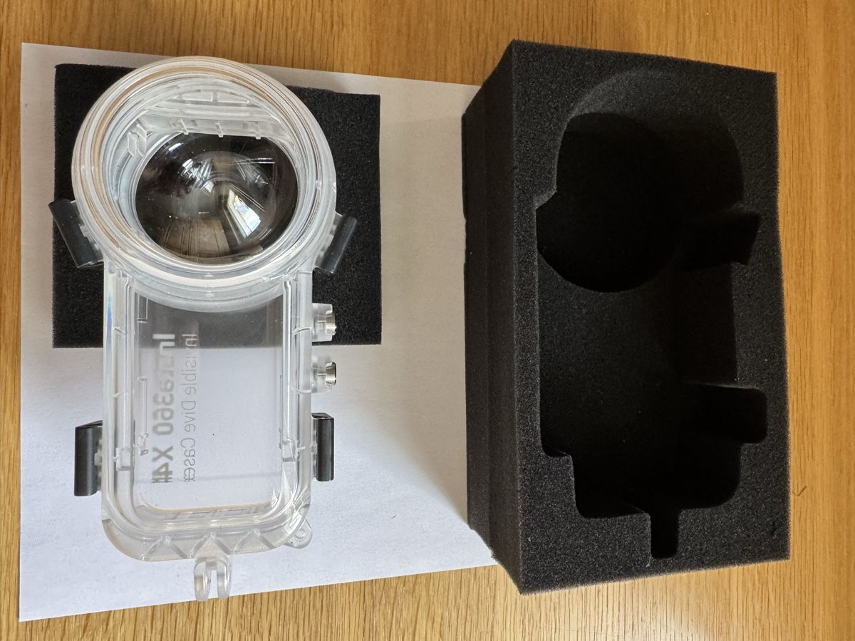 Insta360 Lampes & Photographie: Insta360 X4 Invisible Dive Case transparent Neuwertig – D'occasion à Männedorf par m.lutz 3