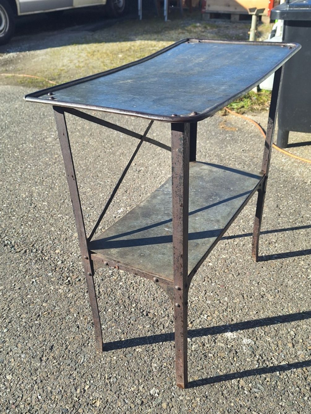 Regale: Antiker  Metalltisch/ Regal, Industrial – Gebraucht aus Weinfelden von JoeBaer 2