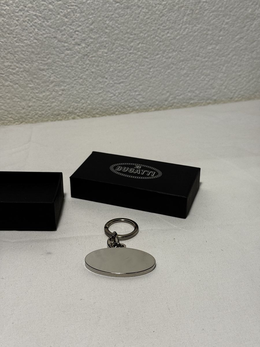 Portachiavi: Bugatti Schlüsselanhänger - neu & original – Nuovo e nell'imballaggio originale da Stüsslingen venduto da leo_nzh6 1