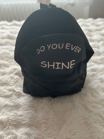 Schwarzer Rucksack mit Spruch – ideal für den Sommer!