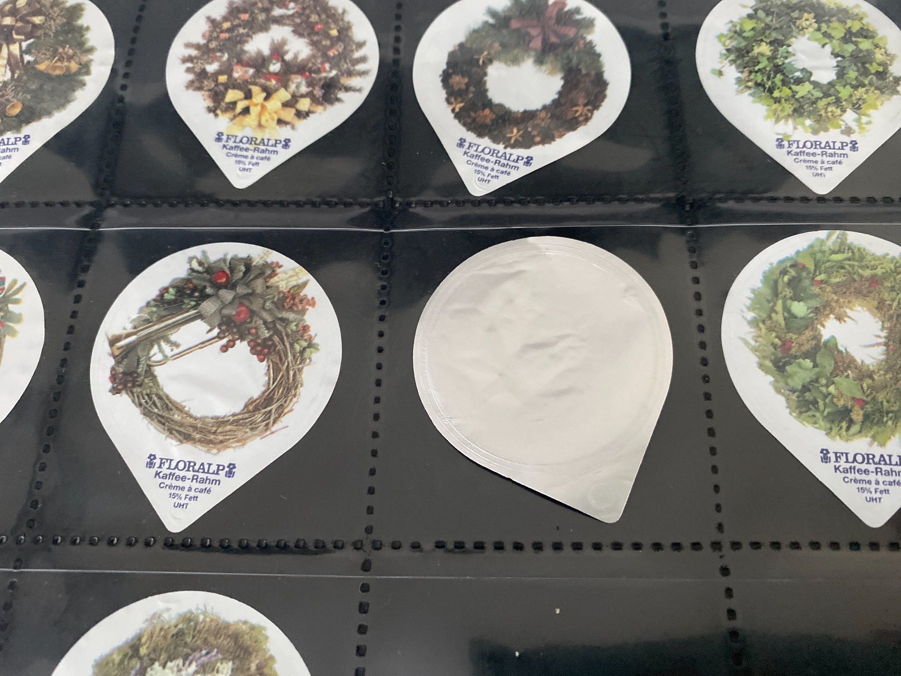 Kaffeerahmdeckel: KRD 1.132 Decorkränze 30 Stück – Gebraucht aus Glattbrugg von riseca 2