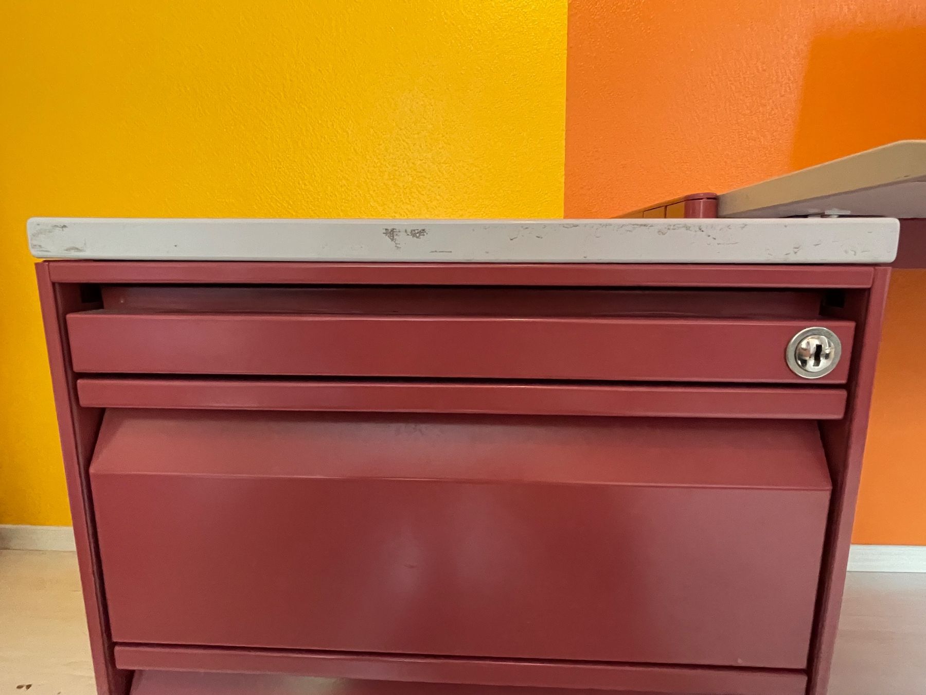 Lista Scrivanie: Bürotisch mit passendem Korpus – Usato da Biel/Bienne venduto da Tribo85 5