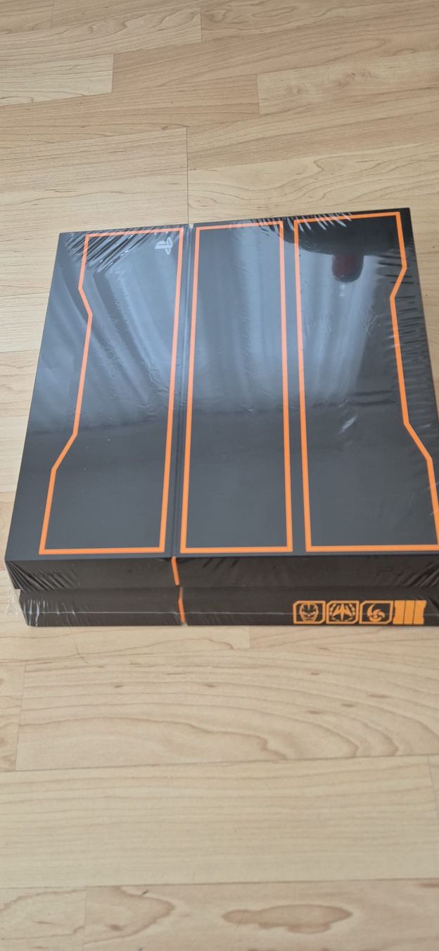 Sony Konsolen: PS4 Black Ops 3 Limited Edition Console Bundle -   🎮 – Gebraucht aus Zug von eliotcampero