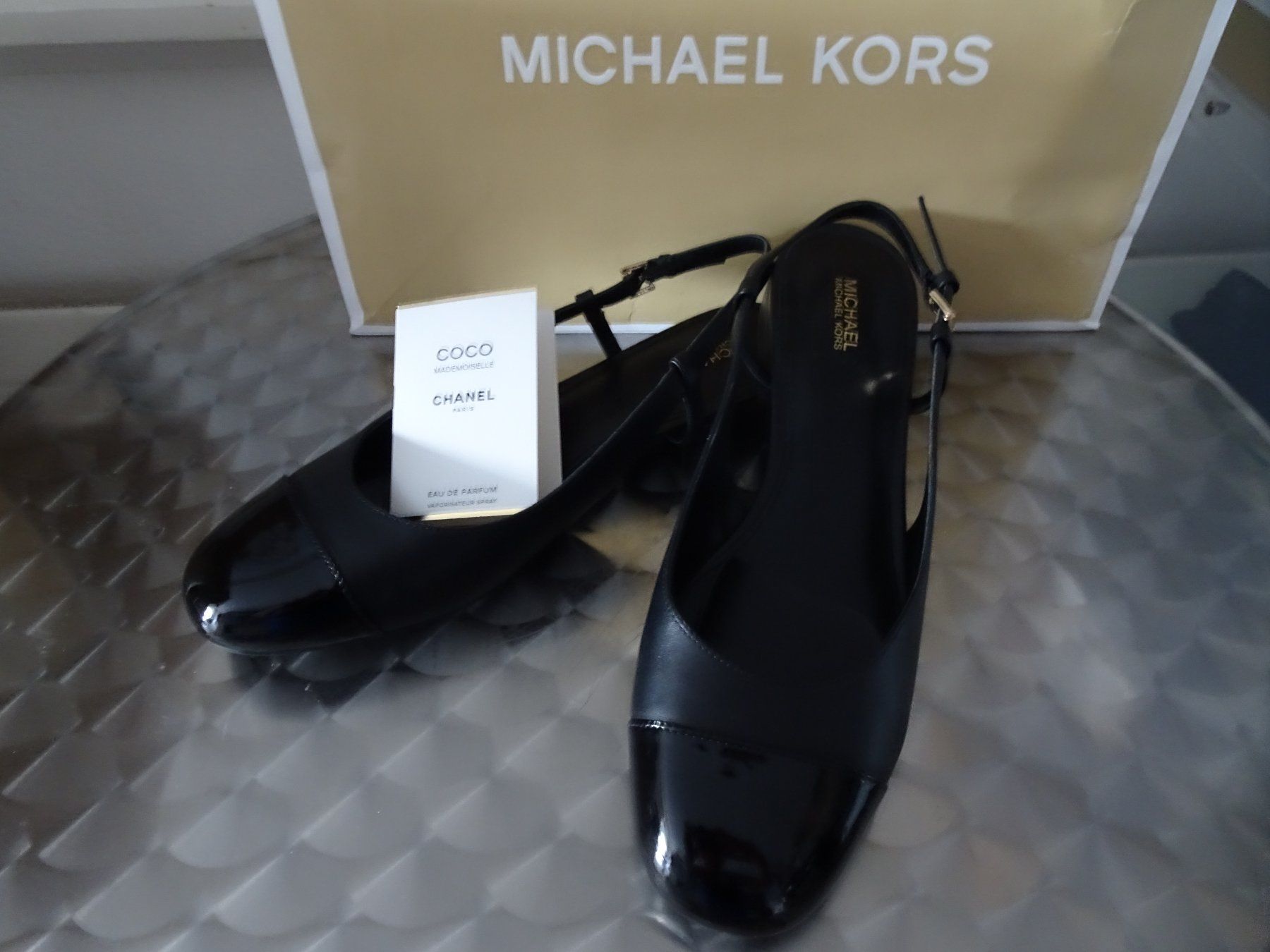 Michael Kors Scarpe da uomo: BRAND NEW MICHAEL KORS SLINGBACKS LEATHER 40 & CHANEL SAMPLE – Nuovo e nell'imballaggio originale da Oberwil b. Zug venduto da JICKY-1889