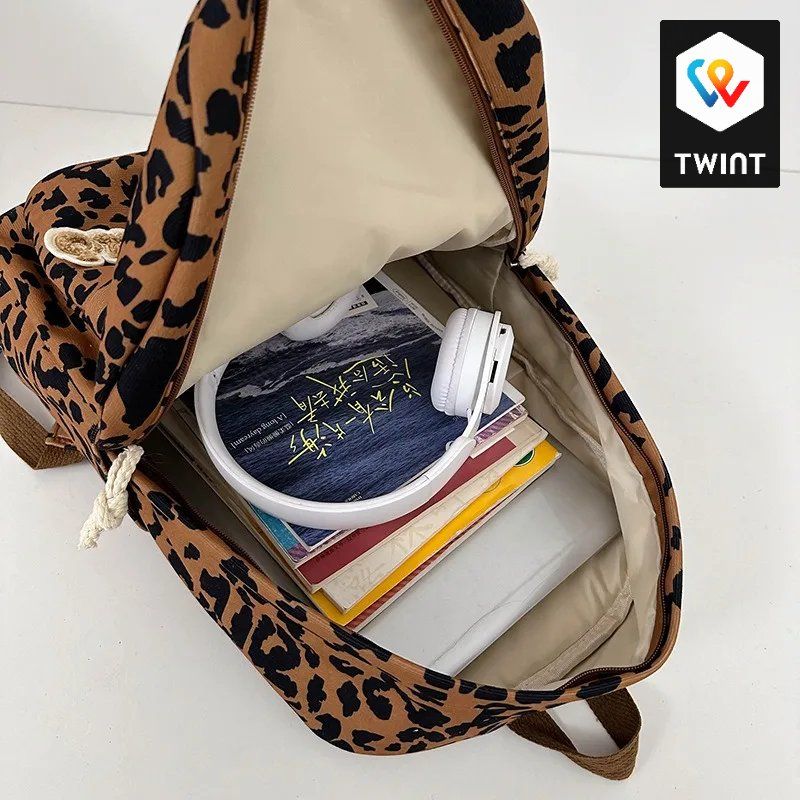 Zaini: Sac à dos imprimé léopard  Hello Kitty, sac d'école – Nuovo e nell'imballaggio originale da Saignelégier venduto da onekeystore 2