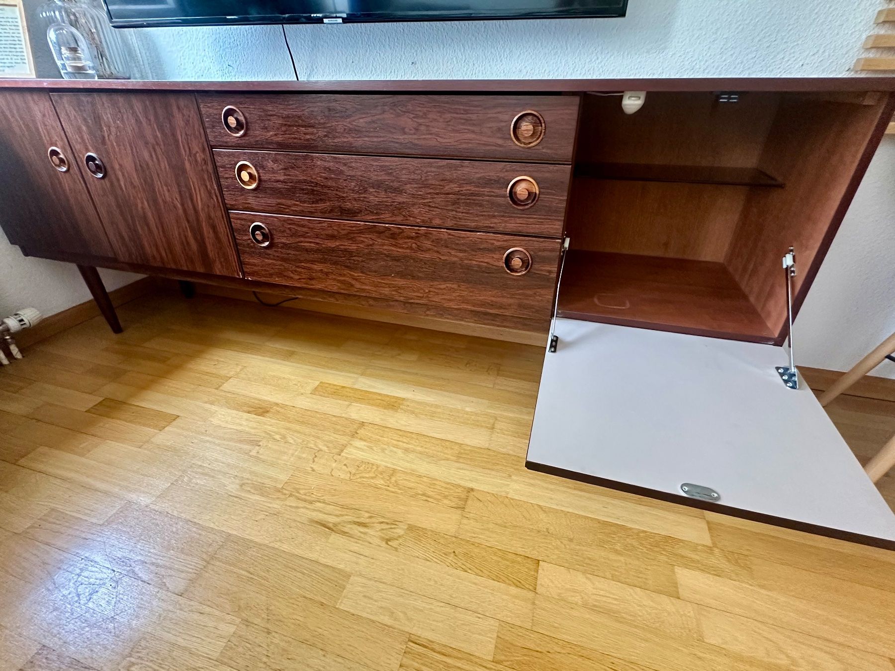 Cassettiere: Antique mid century side board, Greaves & Thomas – Usato da Basel venduto da VanBuyer2010 1