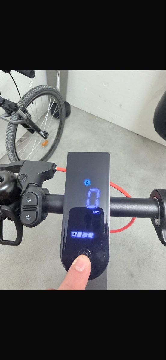 Scooter: E-Scooter mit Blinkerfunktion – Usato da Ennetbürgen venduto da leejlagg 1