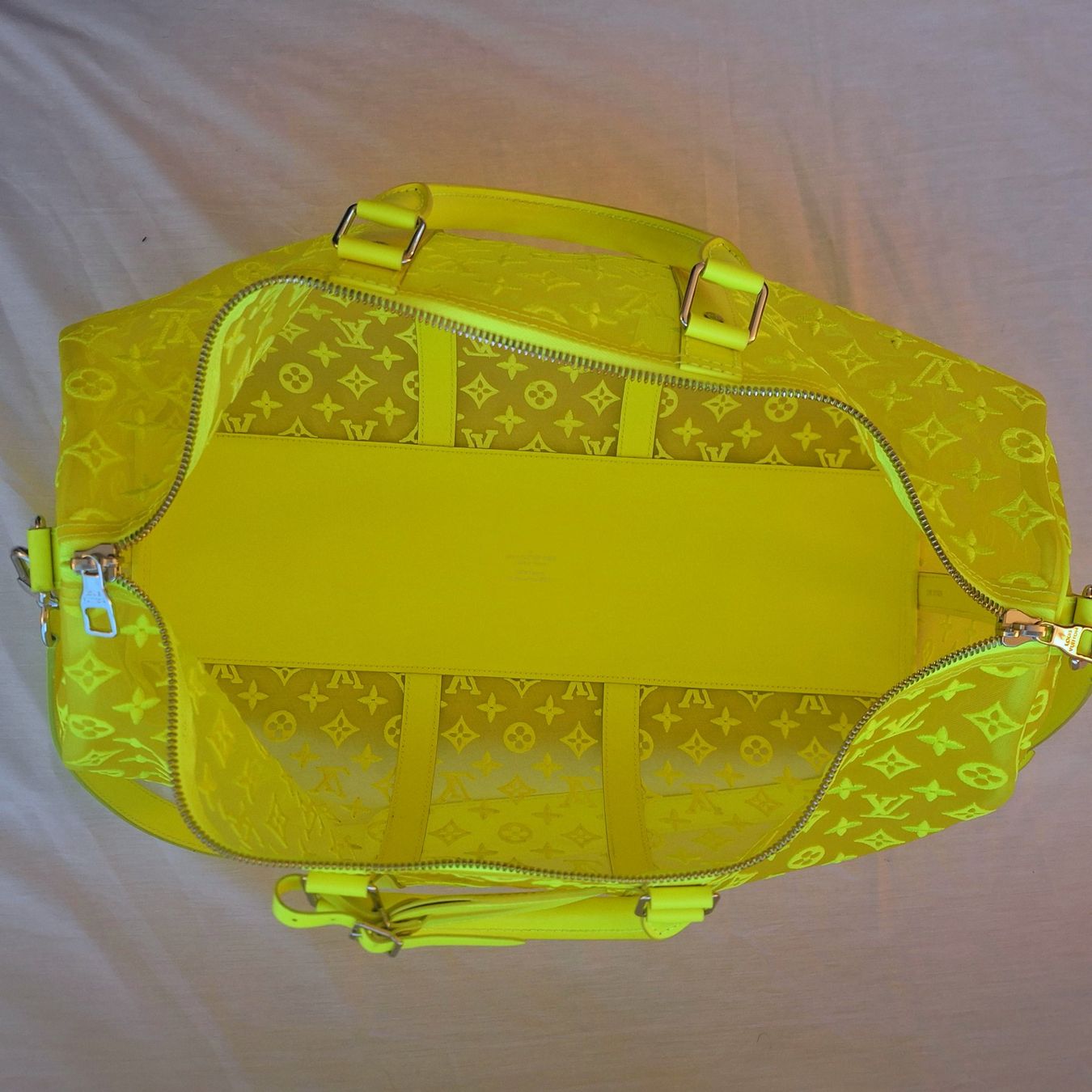 Louis Vuitton Taschen: Louis Vuitton Keepall 50 / Neon Yellow Mesh / Virgil Abloh – Gebraucht aus Kilchberg ZH von mrmame 6