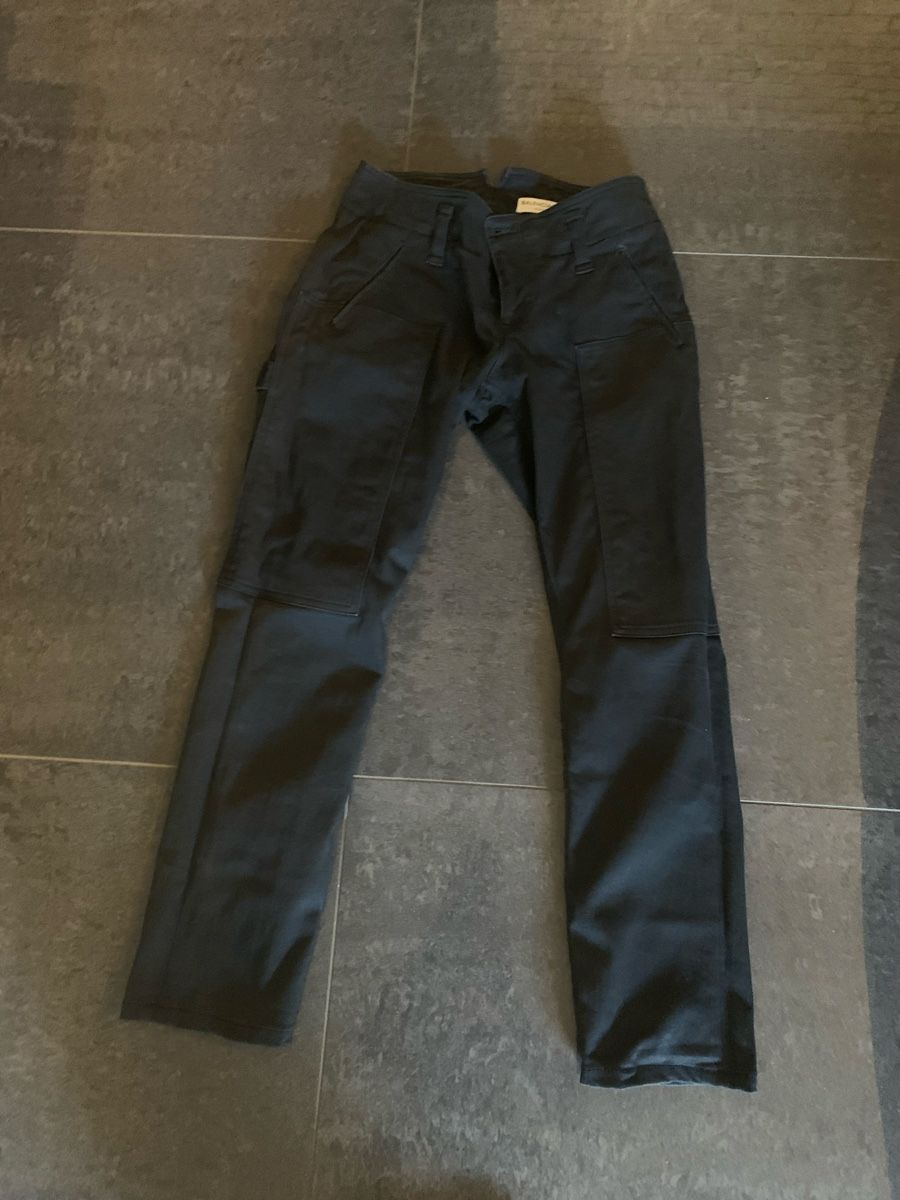 Balenciaga Pantaloni: Balenciaga Hose  – Usato da Bergdietikon venduto da zor_856j