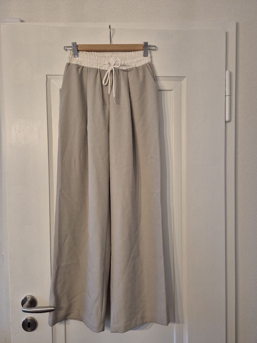 Pantaloni: Marlene Hose hellgrau Gr. XS / S NEU – Nuovo (secondo la descrizione) da Basel venduto da Jenjo