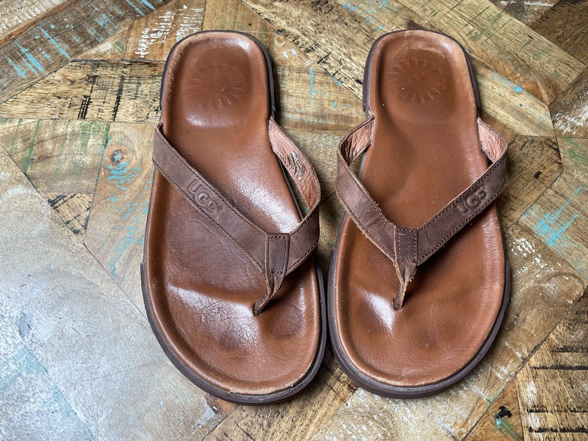 Ugg Scarpe da uomo: Ugg Leder Flip Flops braun G. 42 – Usato da Bachenbülach venduto da Sybeco