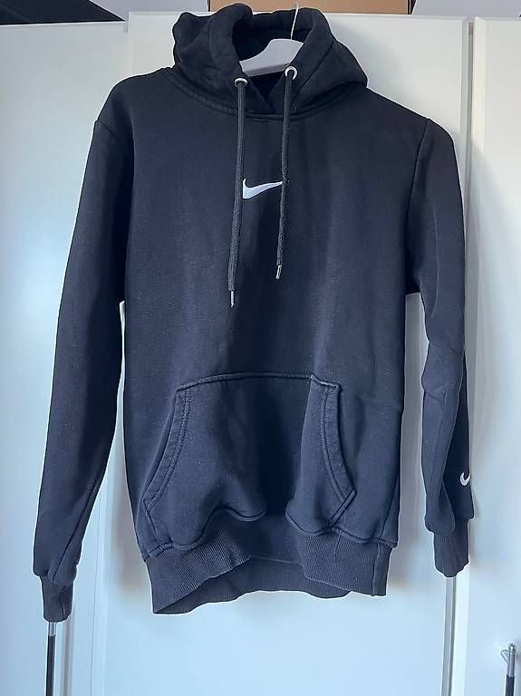 Pullover & Sweatshirts: Nike Pullover Damen Schwarz Regular Fit Basic – Neu und originalverpackt aus Romanshorn von lap_zx8f 2